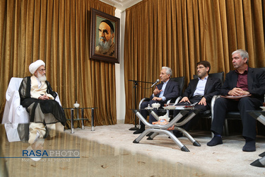 دیدار دکتر منصور غلامی وزیر علوم، تحقیقات و فناوری با حضرت آیت الله حسین نوری همدانی