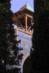 نمایی از سردر مدخل اصلی از داخل حیاط | مدرسه علمیه تاریخی حضرت امام صادق(ع) (مدرسه چهارباغ اصفهان) 