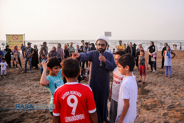 تبلیغ طلاب جوان در ساحل دریا | اجرای برنامه رادیویی در فرح آباد ساری