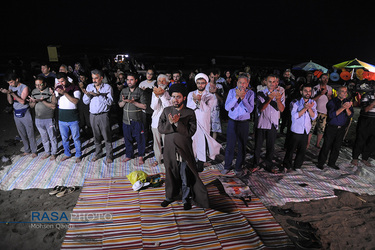 تبلیغ طلاب جوان در ساحل دریا | برگزاری نماز جماعت؛ بابلسر