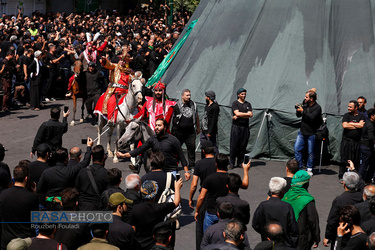 مراسم خیمه سوزان ظهر عاشورا در بازار تهران