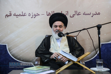 مراسم آغاز سال تحصیلی مدرسه علمیه انوار طاها با سخنرانی آیت الله حسینی بوشهری