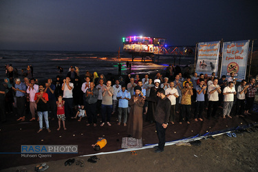 تبلیغ طلاب جوان در ساحل دریا - برگزاری نماز جماعت؛ فرح آباد ساری