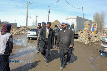 فعالیت گروه‌های جهادی طلاب در مناطق زلزله زده شهرستان خوی
