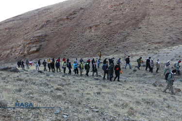 صعود ۱۰۰ نفره به قله ۲۲۶۵ متری هلیله کوه قم به مناسبت سالگرد شهادت حاج قاسم سلیمانی