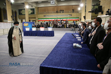 حضور مقام معظم رهبری در پای صندوق رای