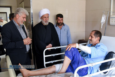عیادت نماینده، ولی فقیه در استان فارس از جمعی از مجروحین حادثه تروریستی شیراز