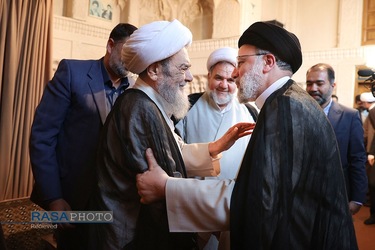 دیدار رئیس جمهور با آیت الله مظاهری در اصفهان