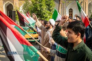 تجمع طلاب مدرسه علمیه مروی تهران در حمایت از عملیات نیروهای مسلح