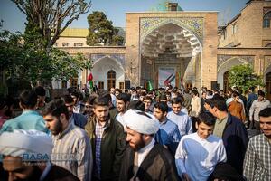 تجمع طلاب مدرسه علمیه مروی تهران در حمایت از عملیات نیروهای مسلح