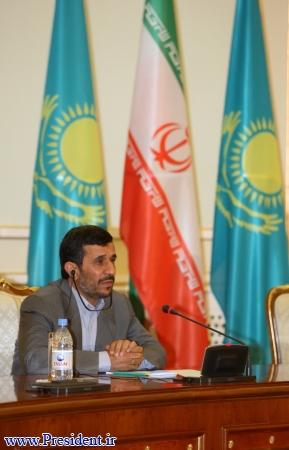 نشست مطبوعاتي احمدي نژاد در قزاقستان