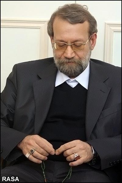 گروهها و افراد سیاسی از تهمت زدن به یکدیگر اجتناب کنند