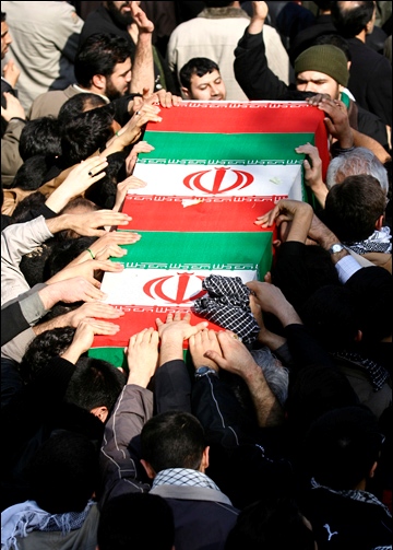 عمل به وصیت شهدا دشمنان نظام را مأیوس می کند
