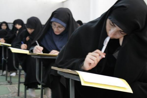 کارت آزمون ورودی حوزه‌های علمیه خواهران توزیع می‌شود