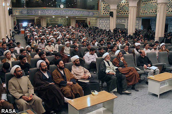 نشست نقد مجموعه یوسف پیامبر در موسسه امام خمینی قم