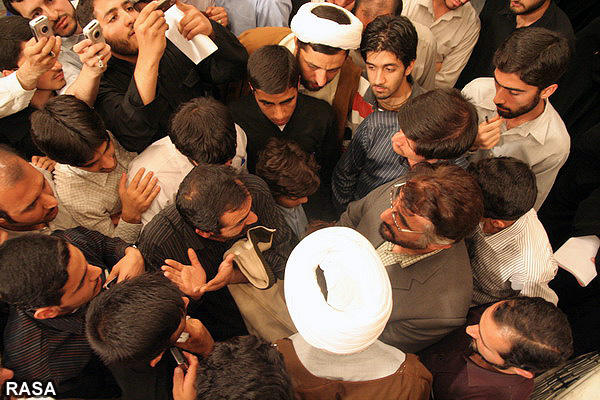 نشست نقد مجموعه یوسف پیامبر در موسسه امام خمینی قم