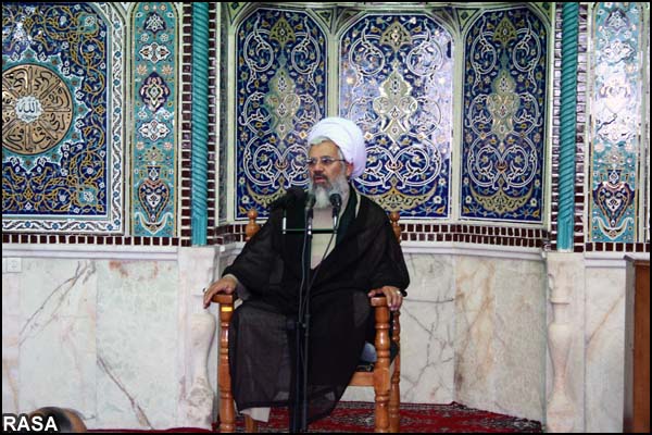 آيت الله علي خاتمي
در مسجد جزايري اهواز