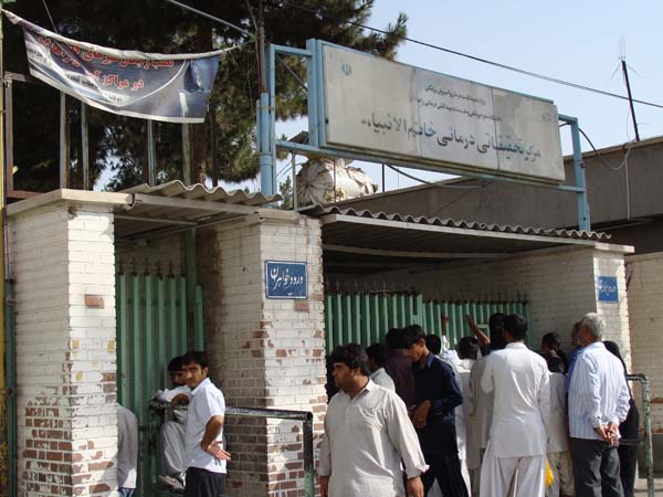 عیادت نمایندگان مراجع تقلید از مجروحان حادثه تروریستی زاهدان