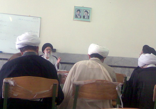 مرکز فقهی ائمه‌اطهار مشهد دانش‌پژوه طلبه می‌پذیرد
