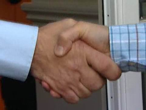 همه به معتمد اکثریت مردم، دست رفاقت دراز کنند