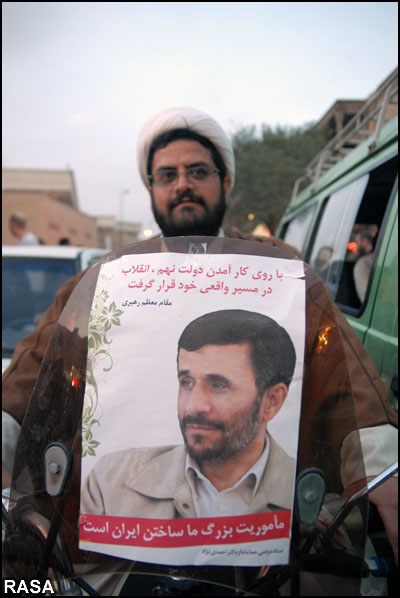 شادي هواداران محمود احمدي نژاد پس از اعلام نتايج انتخابات