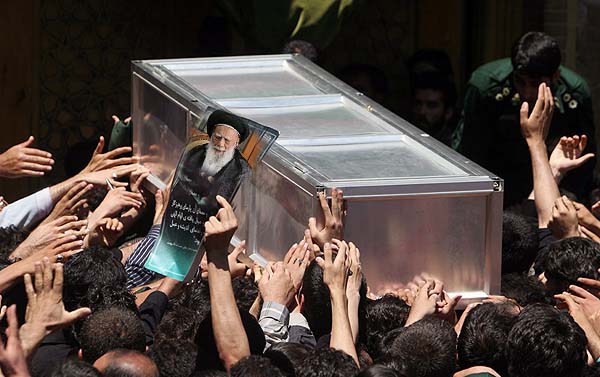 پیکر امام جماعت مسجد جامع خرمشهر تشییع شد
