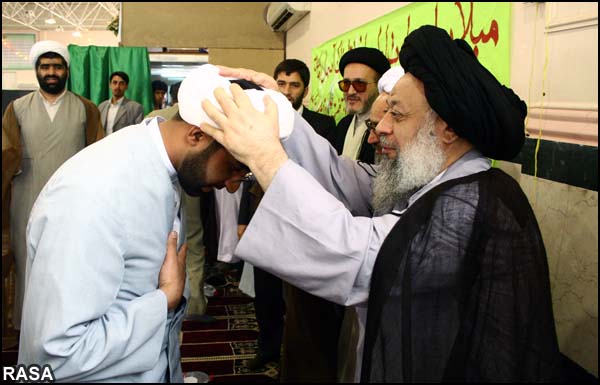 مراسم عمامه گذاری طلاب در مصلای کوت عبدالله اهواز برگزار شد