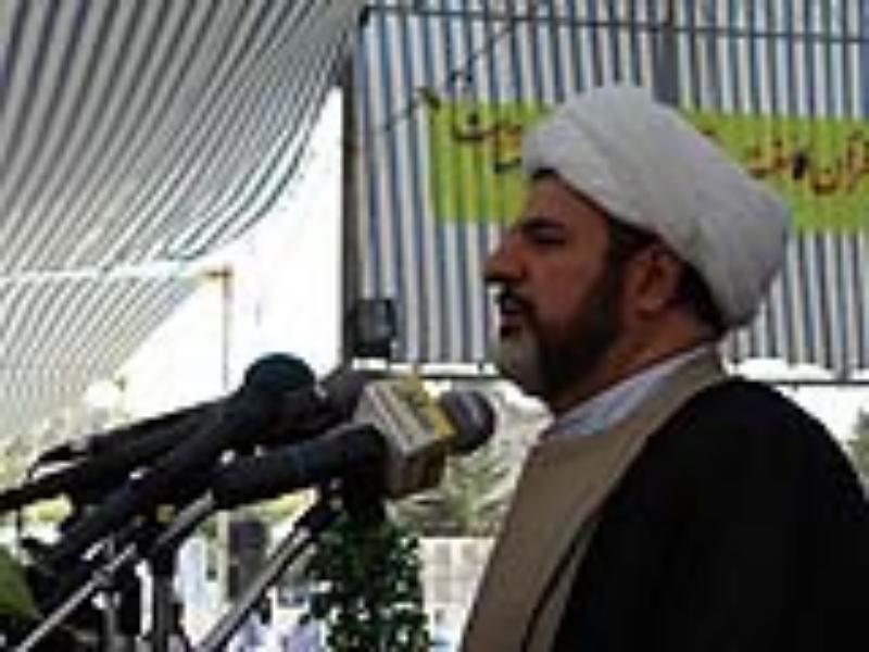 کسانی که شعارهای تفرقه انگیز سر می دهند به اسلام خیانت میكنند