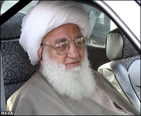 آيت الله شيخ مرتضي انصاري 
از نوادگان شيخ اعظم انصاري