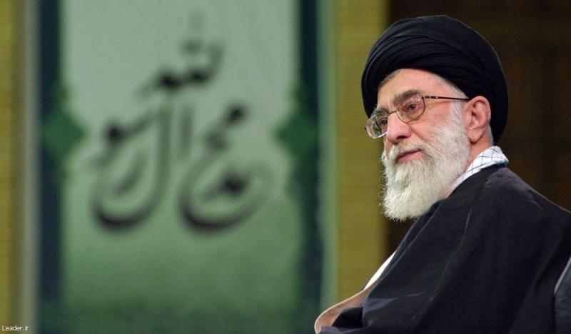 قائد الثورة الاسلامیة یؤکد على أن أمریکا فی المنطقة آخذة بالضعف شیئاً فشیئاً <BR>
<BR>
