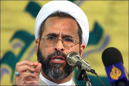 لا بد من التعاطی الحذر مع قضیة الیمن لأن العدو یرمی منها الى خلق فتنة شیعیة سنیة<BR>
