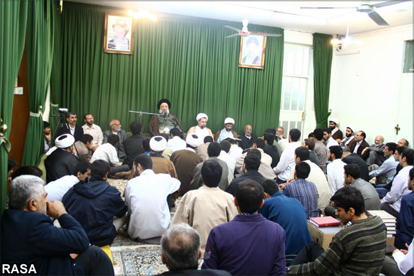 آيت الله موسوي جزايري در محفل شبي با قرآن مسجد فاطميه منطقه کيانپارس اهواز 