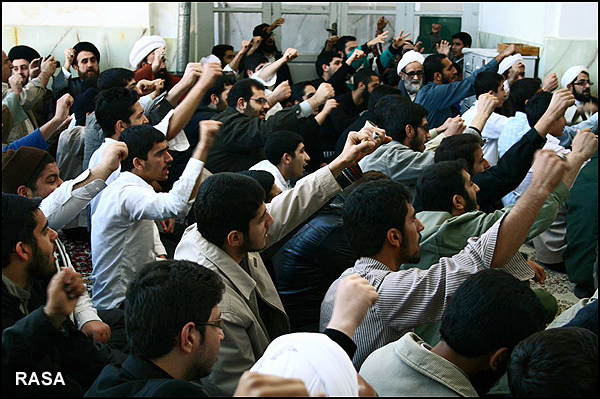 بازاریان تبریز هتک حرمت ساحت امام راحل را محکوم کردند