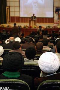 ملتقى لتعزیز الوحدة بین الحوزة والجامعة فی باکدشت<BR>
