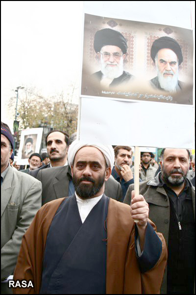 انقلاب اسلامی پشتوانه مردمی دارد و مردم نیز از آن حفاظت خواهند کرد
