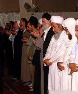آیت الله سیستانی کی حمایت میں عراق کے شھر بصرہ میں اھل سنت اور شیعوں کا نماز جمعہ ایک ساتھ انعقاد ہوا