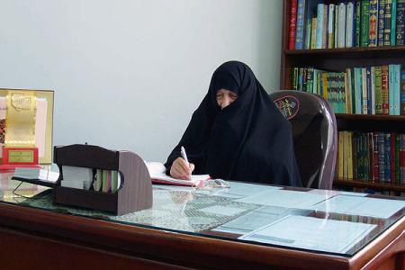 لولا ولایة آیة الله الخامنئی لانفرط عقد المجتمع الإیرانی<BR>
