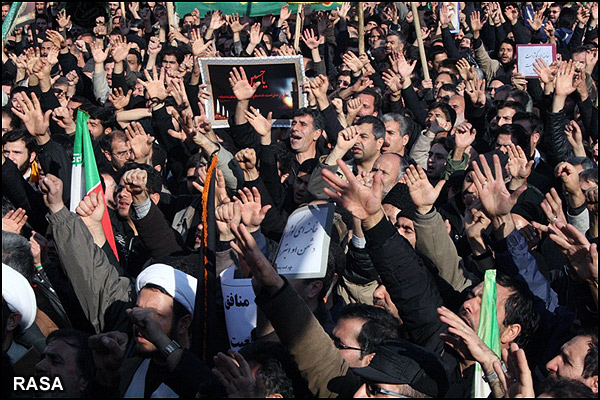 ایران کے اردبیل شہر کی عوام نے آذربائیجان کے شہر باکو میں عزاداروں کی اھانت پر حکومت کو محکوم کیا