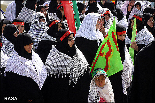 يوم خواتين پر قم مين رضاکار خواتين سپاهي کا جلوس
