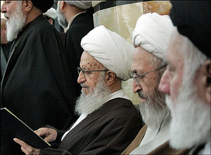 مسجد اعظم قم ایران میں امام خمینی کے رحلت کی سالانہ یاد میں پروگرام کا انعقاد ہوا