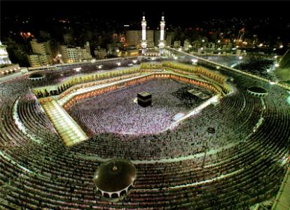 الأعداء یعملون على تجرید الحج من أبعاده السیاسیة والإجتماعیة