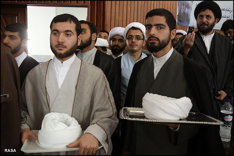جشن عمامه گذاری طلاب مدرسه علمیه امام خمینی برگزار شد