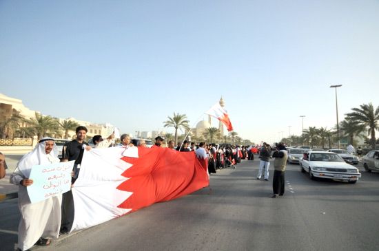 تشکيل زنجيره انساني در بحرين