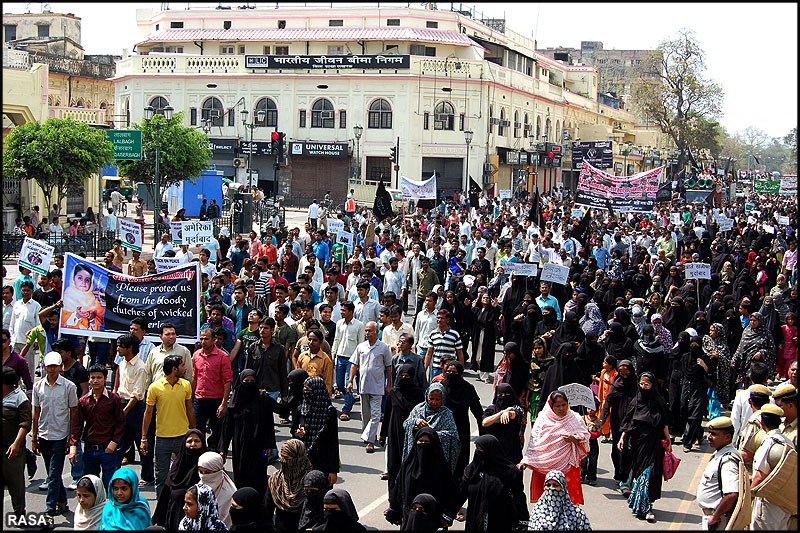 بحرين،ليبي اور يمن کي عوام پہ روا مظالم کے خلاف شھر لکھنو ميں مظاھرہ