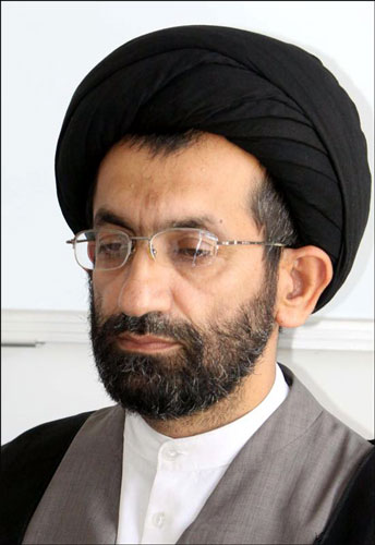 حجت الاسلام حق شناس مدير گروه مطالعات زن و خانواده پژوهشکده باقرالعلوم