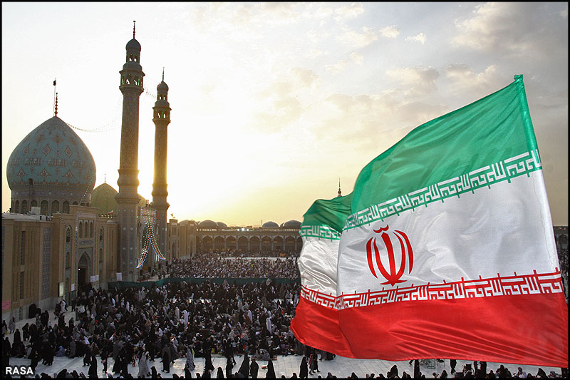 اسلامي جمہوري ايران کے مسجد جمکران کے لئے پيدل جاتے مومنين