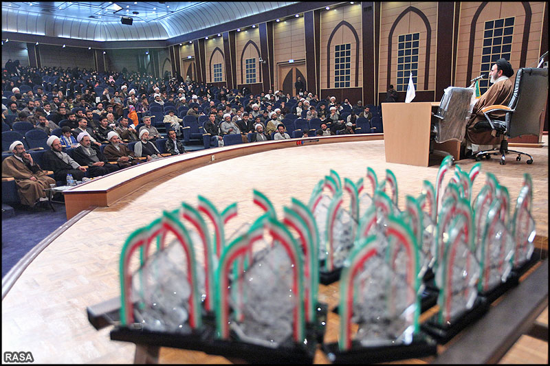 همايش تجليل از همسران و فرزندان ممتاز تحصيلي روحانيون استان قم