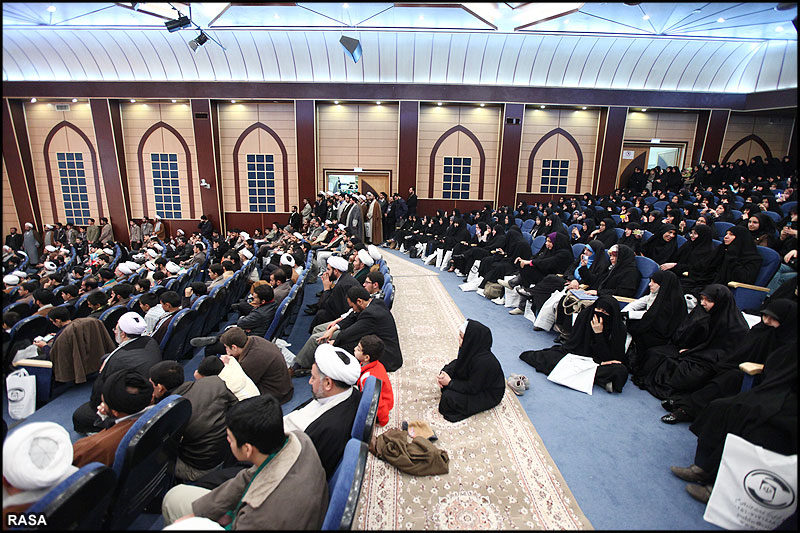 همايش تجليل از همسران و فرزندان ممتاز تحصيلي روحانيون استان قم