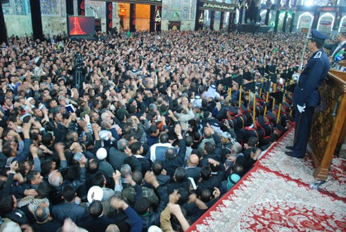 مراسم تعويض پرچم گنبد حرم امام حسين (ع)
