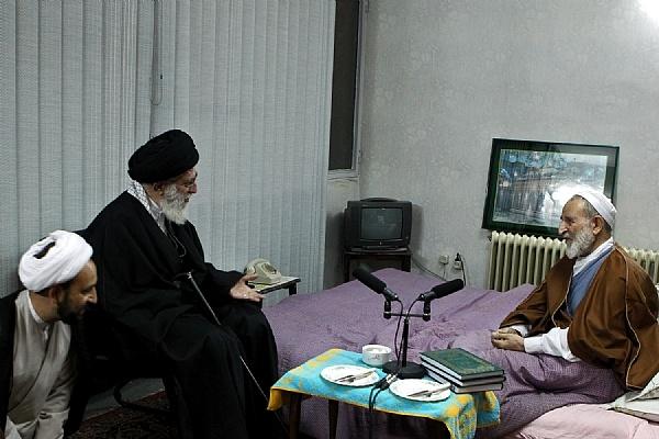 ديدار رهبر معظم انقلاب حضرت آيت الله سيد علي خامنه اي با آيت الله يزدي